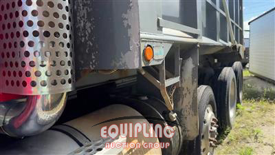 2014 Kenworth T800 TRI/A DUMP TRUCK