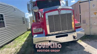 2014 Kenworth T800 TRI/A DUMP TRUCK