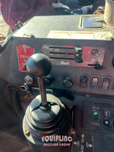2007 Mack MR