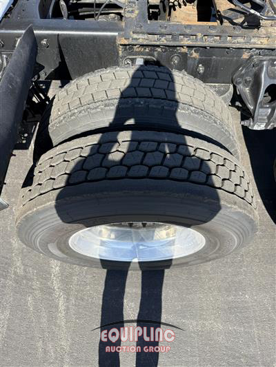 2019 Kenworth T680 6X4 T/A SLEEPER TRUCK TRA
