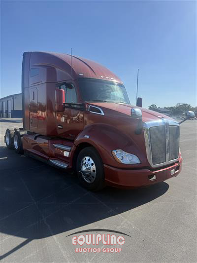 2019 Kenworth T680 6X4 T/A SLEEPER TRUCK TRA