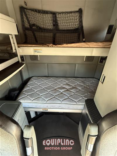 2019 Kenworth T680 6X4 T/A SLEEPER TRUCK TRA