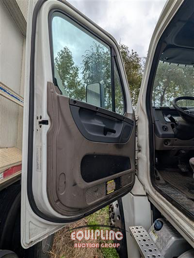 2016 Freightliner Freghtliner Cascadia 6X4 T/A D