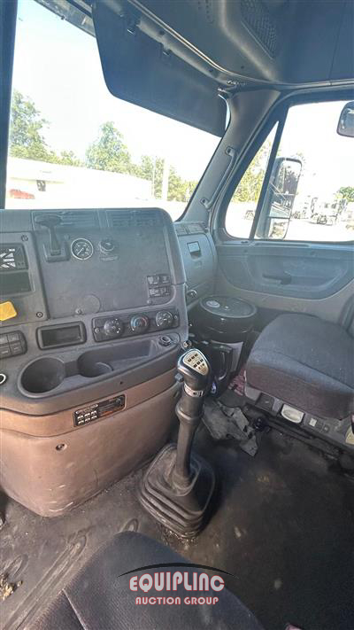 2015 Freightliner CASCADIA
