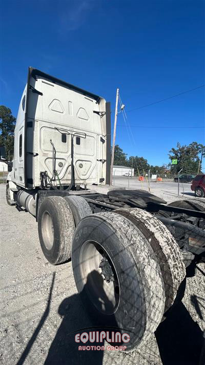 2015 Freightliner CASCADIA