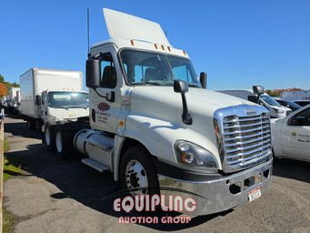 2020 Freightliner CASCADIA 125 6X4 T/A DAY CAB T