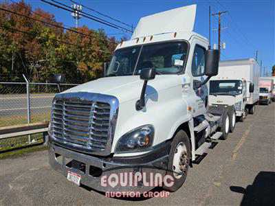 2020 Freightliner CASCADIA 125 6X4 T/A DAY CAB T