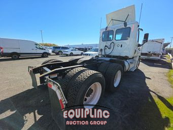 2020 Freightliner CASCADIA 125 6X4 T/A DAY CAB T