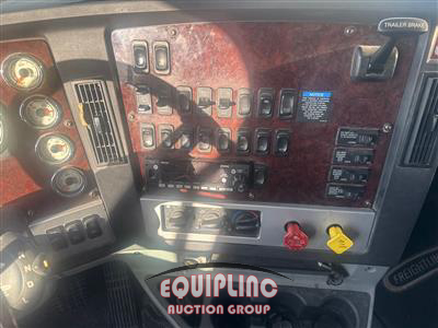 2022 Freightliner 122SD 6X4 T/A SLEEPER TRUCK TR
