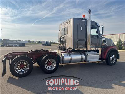 2022 Freightliner 122SD 6X4 T/A SLEEPER TRUCK TR
