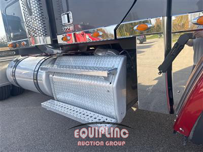2022 Freightliner 122SD 6X4 T/A SLEEPER TRUCK TR