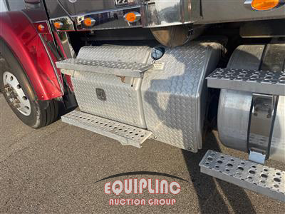 2022 Freightliner 122SD 6X4 T/A SLEEPER TRUCK TR
