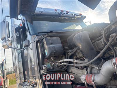 2022 Freightliner 122SD 6X4 T/A SLEEPER TRUCK TR