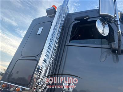 2022 Freightliner 122SD 6X4 T/A SLEEPER TRUCK TR