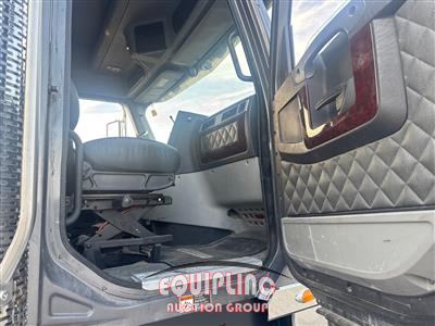 2022 Freightliner 122SD 6X4 T/A SLEEPER TRUCK TR