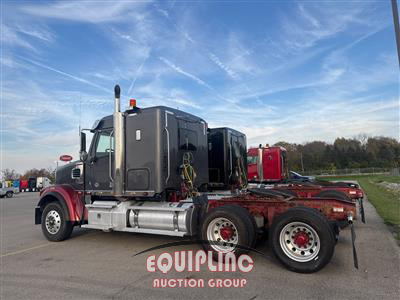 2022 Freightliner 122SD 6X4 T/A SLEEPER TRUCK TR