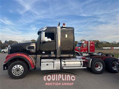 2022 Freightliner 122SD 6X4 T/A SLEEPER TRUCK TR