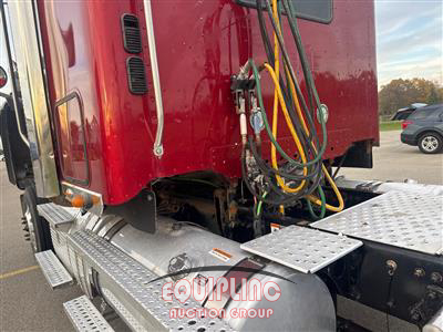2022 Freightliner 122SD 6X4 T/A SLEEPER TRUCK TR
