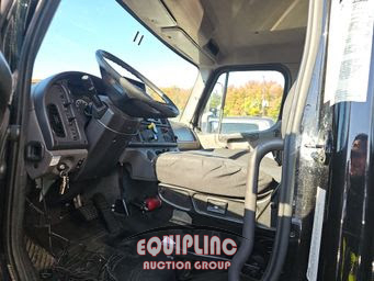 2015 Freightliner M2 106 26FT BOX TRUCK