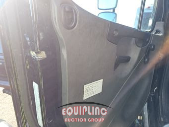 2015 Freightliner M2 106 26FT BOX TRUCK