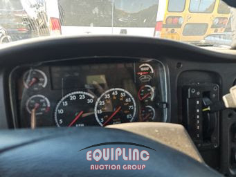 2015 Freightliner M2 106 26FT BOX TRUCK
