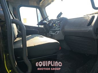 2015 Freightliner M2 106 26FT BOX TRUCK