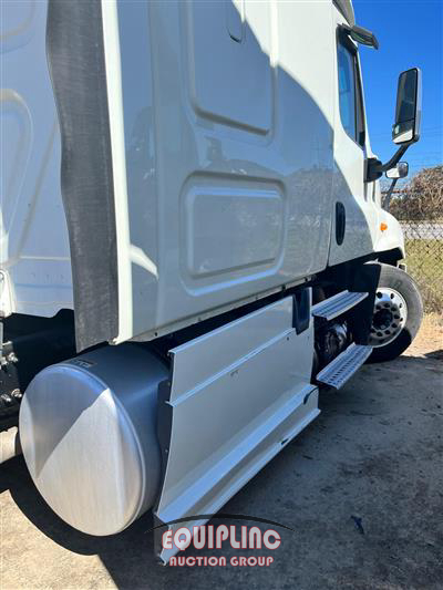 2014 Freightliner CA125SLP 6X4 T/A SLEEPER TRUCK