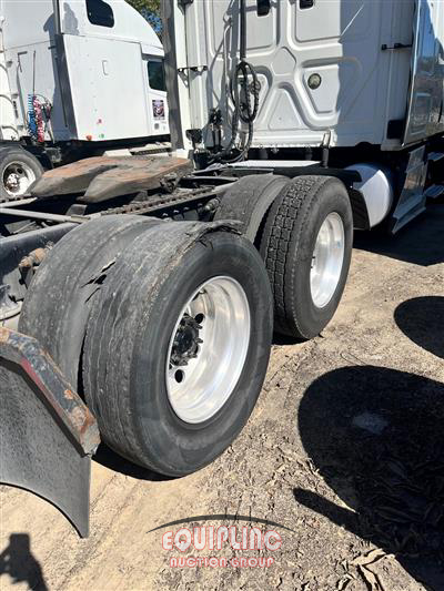 2014 Freightliner CA125SLP 6X4 T/A SLEEPER TRUCK