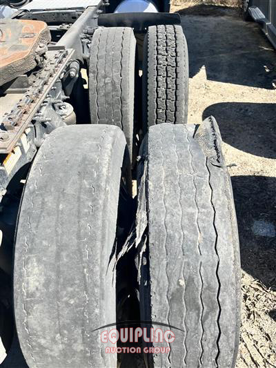 2014 Freightliner CA125SLP 6X4 T/A SLEEPER TRUCK