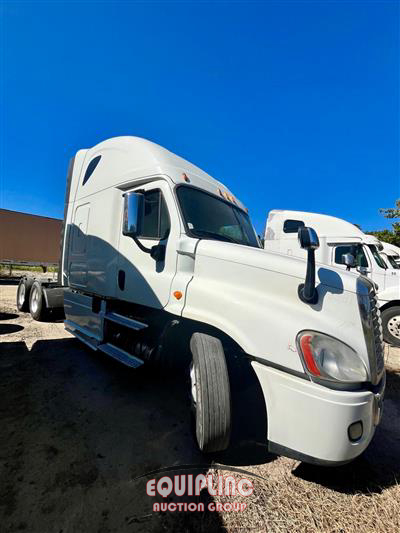 2014 Freightliner CA125SLP 6X4 T/A SLEEPER TRUCK