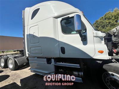 2014 Freightliner CA125SLP 6X4 T/A SLEEPER TRUCK