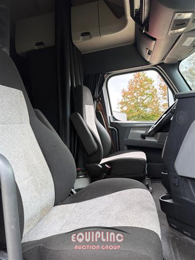 2020 Freightliner CASCADIA