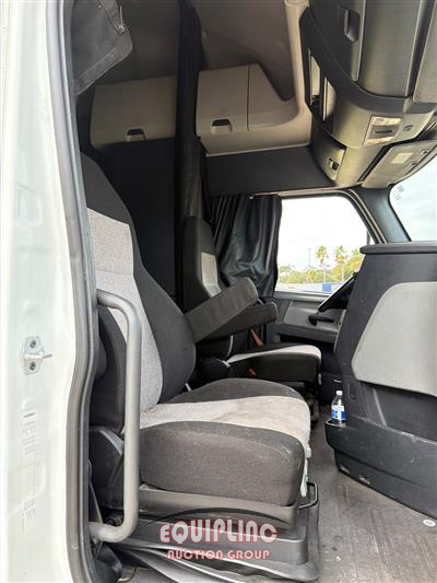2020 Freightliner CASCADIA