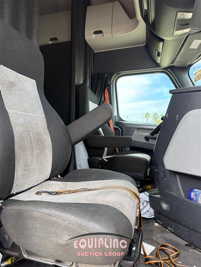 2020 Freightliner CASCADIA