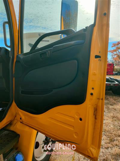 2019 Hino 268 4X2 S/A BOX TRUCK