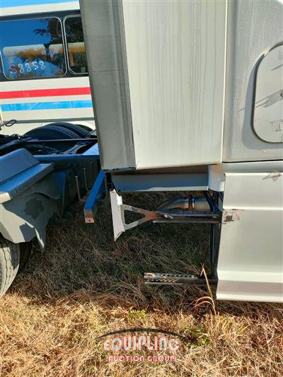 2020 Freightliner CASCADIA 6X4 T/A SLEEPER TRUCK