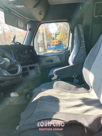 2020 Freightliner CASCADIA 6X4 T/A SLEEPER TRUCK