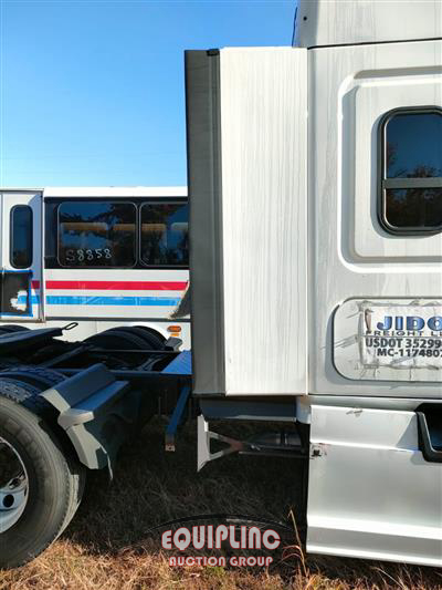 2020 Freightliner CASCADIA 6X4 T/A SLEEPER TRUCK