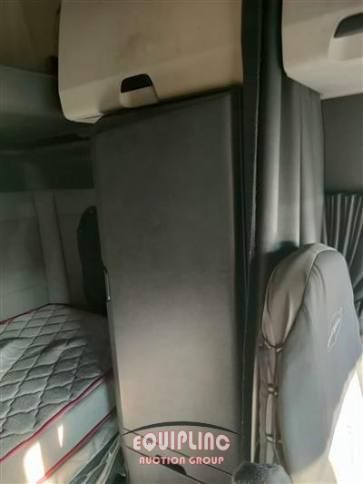 2020 Freightliner CASCADIA 6X4 T/A SLEEPER TRUCK