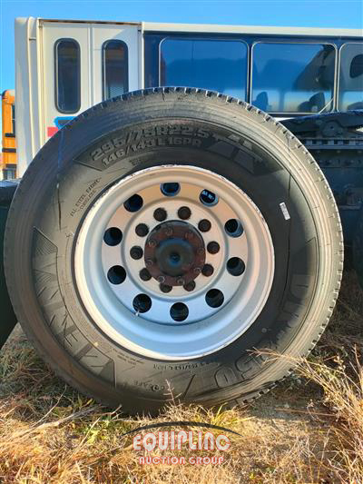 2020 Freightliner CASCADIA 6X4 T/A SLEEPER TRUCK
