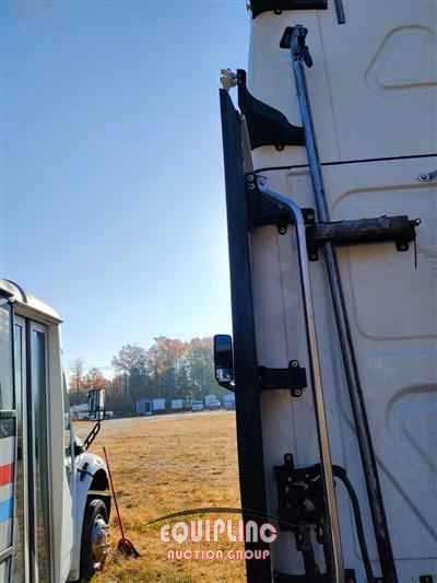 2020 Freightliner CASCADIA 6X4 T/A SLEEPER TRUCK