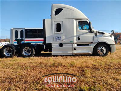 2020 Freightliner CASCADIA 6X4 T/A SLEEPER TRUCK