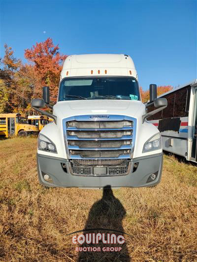 2020 Freightliner CASCADIA 6X4 T/A SLEEPER TRUCK