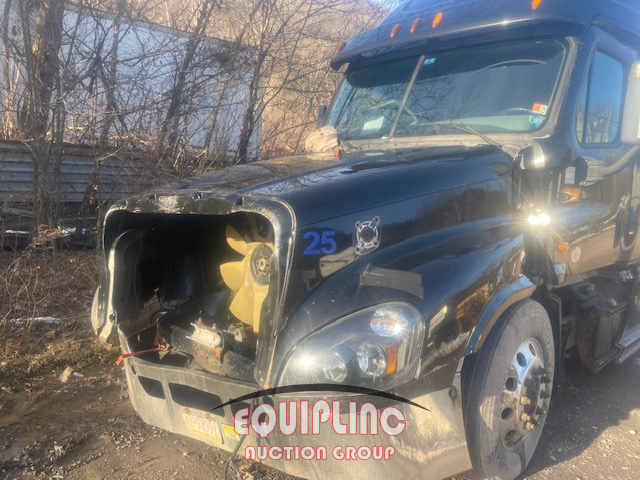 2015 Freightliner CASCADIA SLEEPER TRUCK