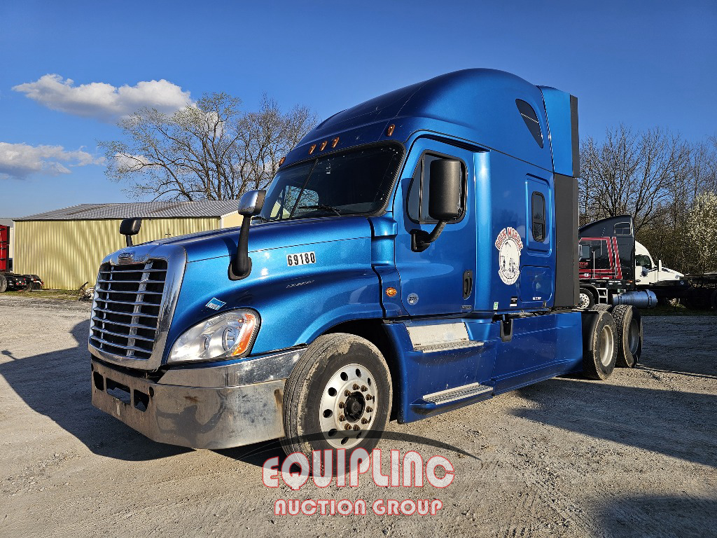 2015 Freightliner CASCADIA SLEEPER TRUCK