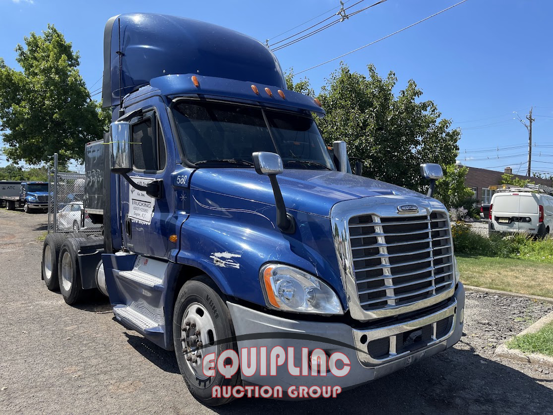 2015 Freightliner CA125DC