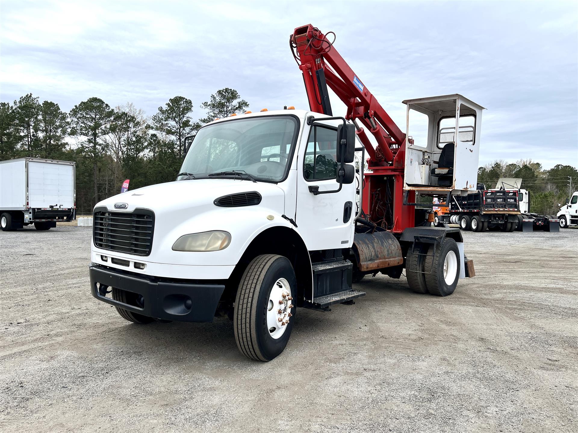 2004 Freightliner M2