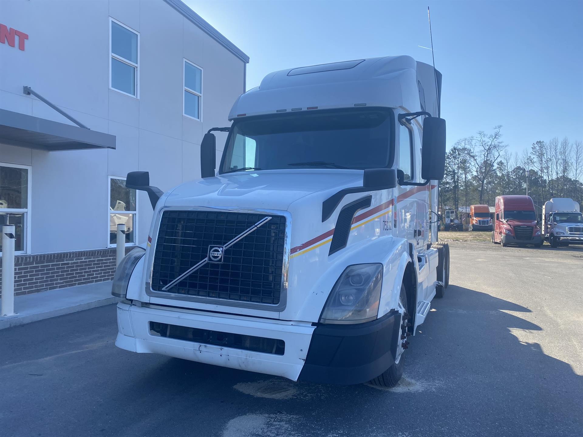 2014 Volvo VNL670