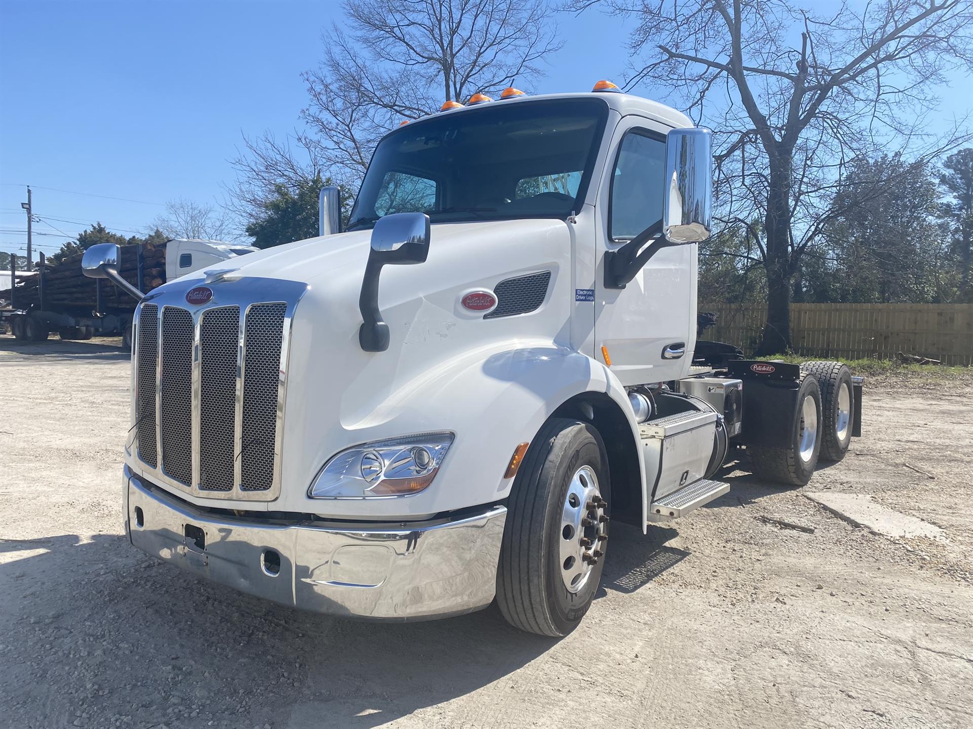 2018 Peterbilt 579 Day Cab