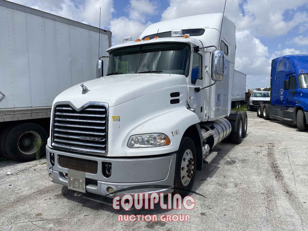 2013 Mack CXU613 SLEEPER 